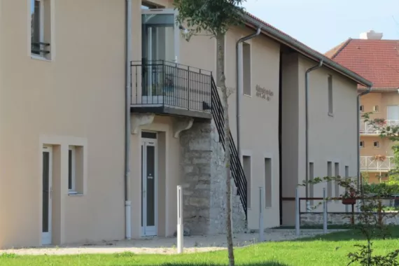 Maison des Ainés et pôle de services, Arinthod (39) - Ladoy G. architecte mandataire & Chalumeau arch. / photo Ladoy 2009