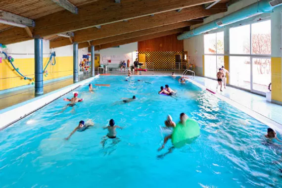 piscine intérieur Ecole des Neiges, Lamoura (39) - Atelier Archi&Design arch. 1999