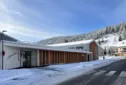 Groupe scolaire Au fil de l'Orbe, Bois d'Amont (39) - Agence AUM architectes / Photo 2023