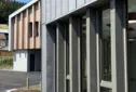 Groupe scolaire Au fil de l'Orbe, Bois d'Amont (39) - Agence AUM architectes / Photo 2023