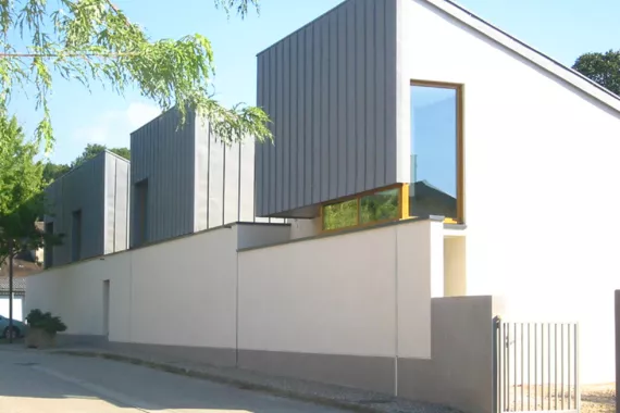 Maison de l'enfance La Paillotte, Saint-Amour (39) - Cantine scolaire et ALSH, 2005 Chalumeau & Gutfreund architectes