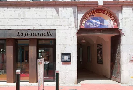 Maison du peuple, entrée porche - Saint-Claude (39) / La Fraternelle