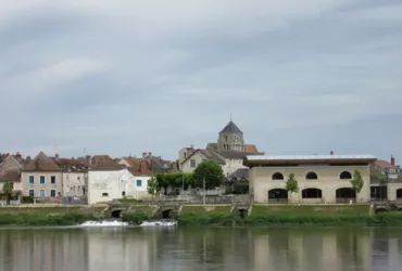 Etienne Baudon / Cosne-Cours-sur-Loire : embouchure du Nohain, salle de la Chaussade et église Saint-Jacques